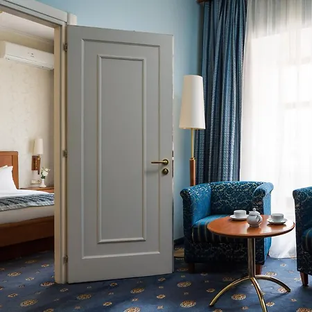 Mozart Hotel 4*