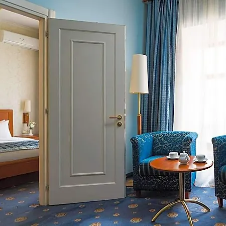 Mozart Hotel 4*